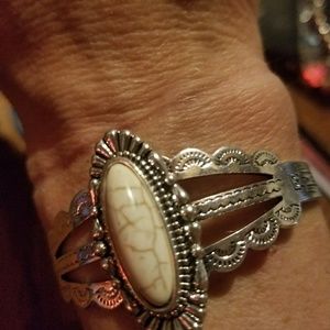 Albony stone silver braclet